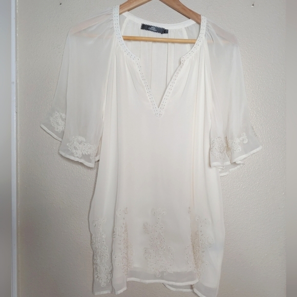 Bke Boutique Chiffon Beaded VNeck Blouse Ivory White Flutter Sleeve Flowy Medium - Picture 2 of 11